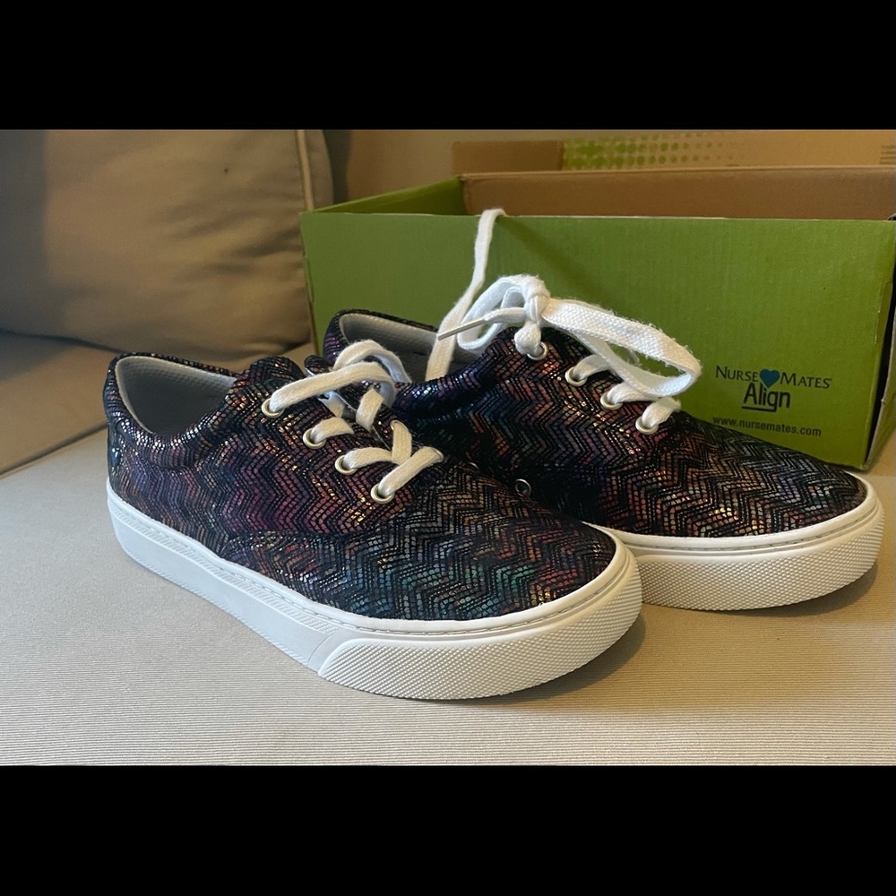 Size 7.5 nurse mates chevron shoes